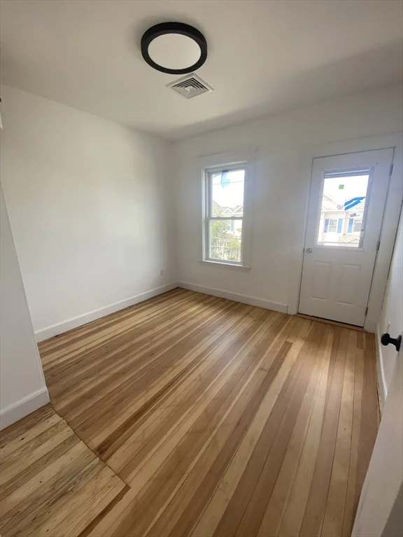 3 bed, 1 bath apartment for rent at 186 Harvard St Unit 2, Medford — photo 5 of 7