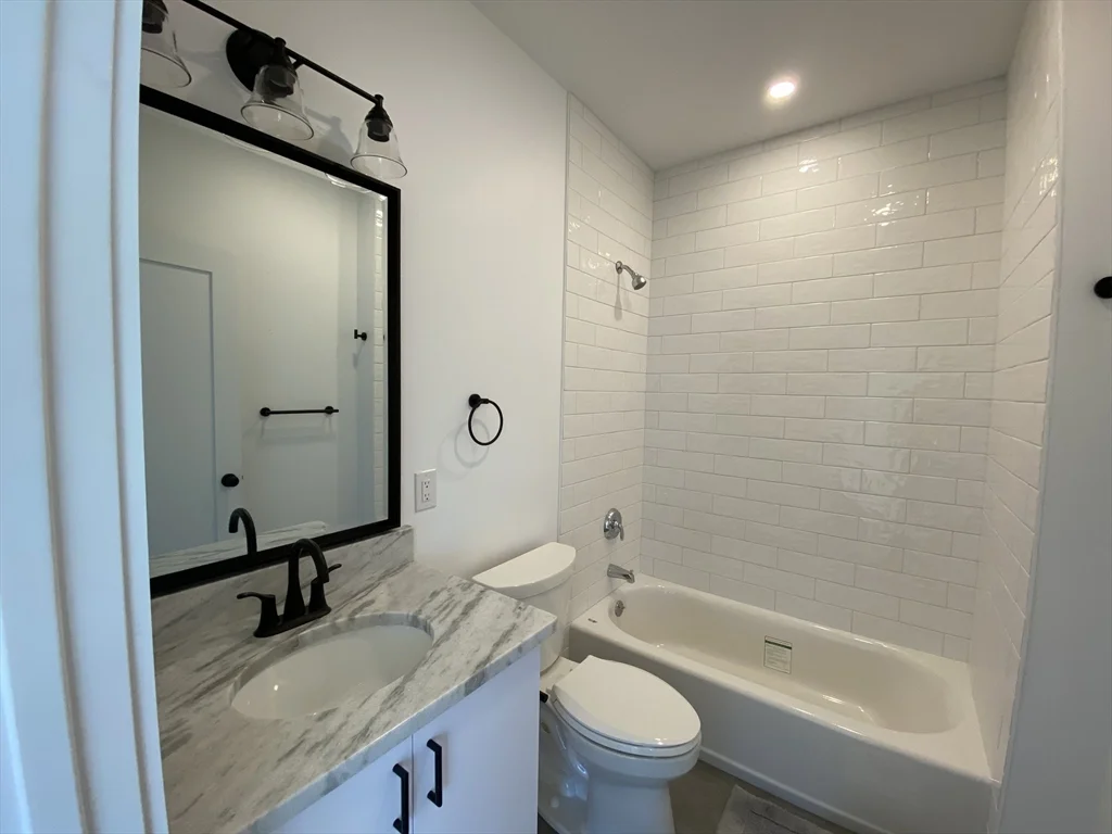 3 bed, 1 bath apartment for rent at 186 Harvard St Unit 2, Medford — photo 4 of 7