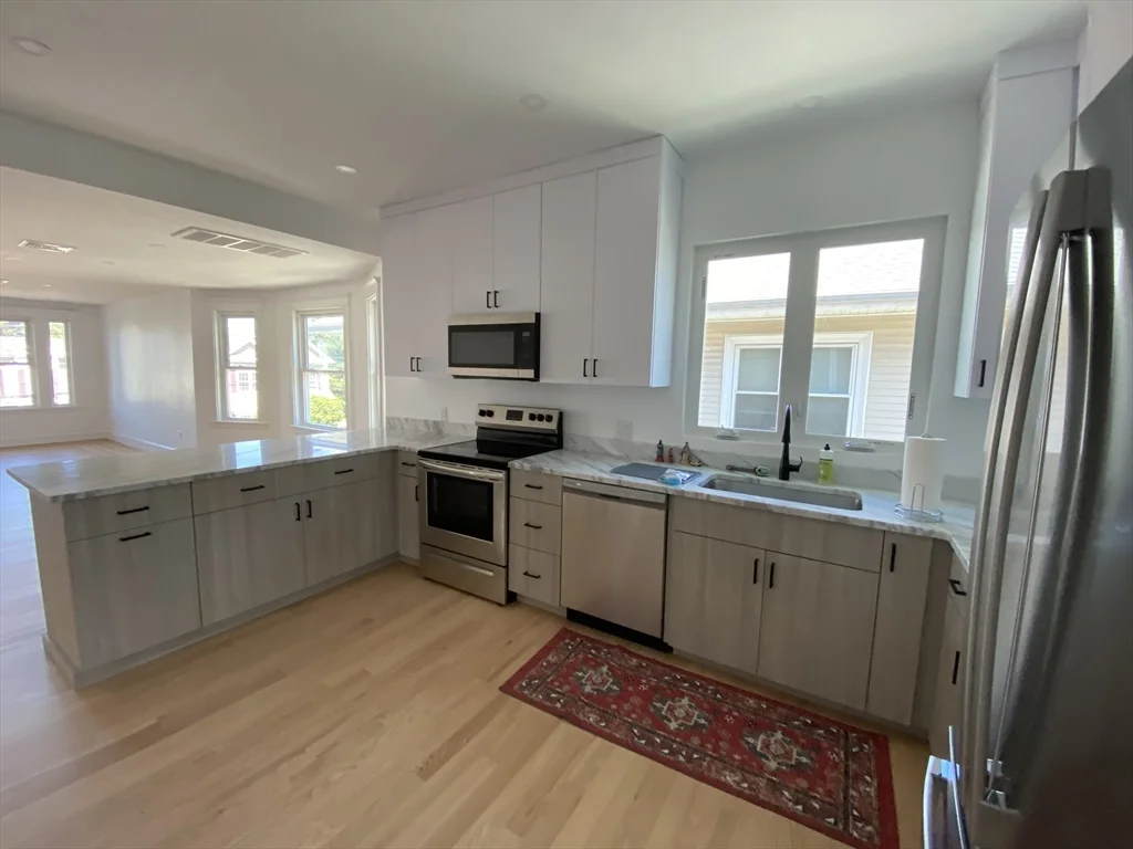 3 bed, 1 bath apartment for rent at 186 Harvard St Unit 2, Medford — photo 2 of 7