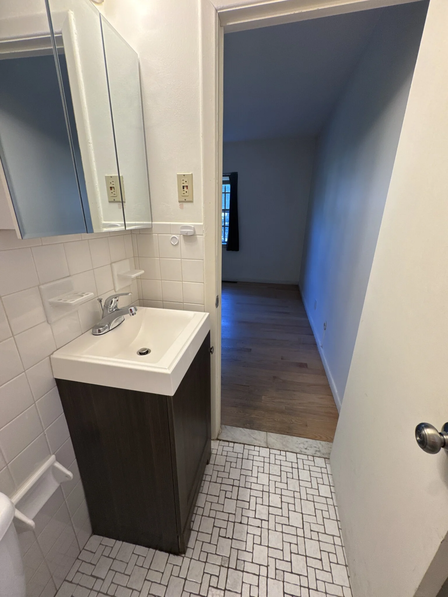 3 bed, 2 bath apartment for rent at 186 Lake Shore Rd Unit 1, Brighton — photo 16 of 18