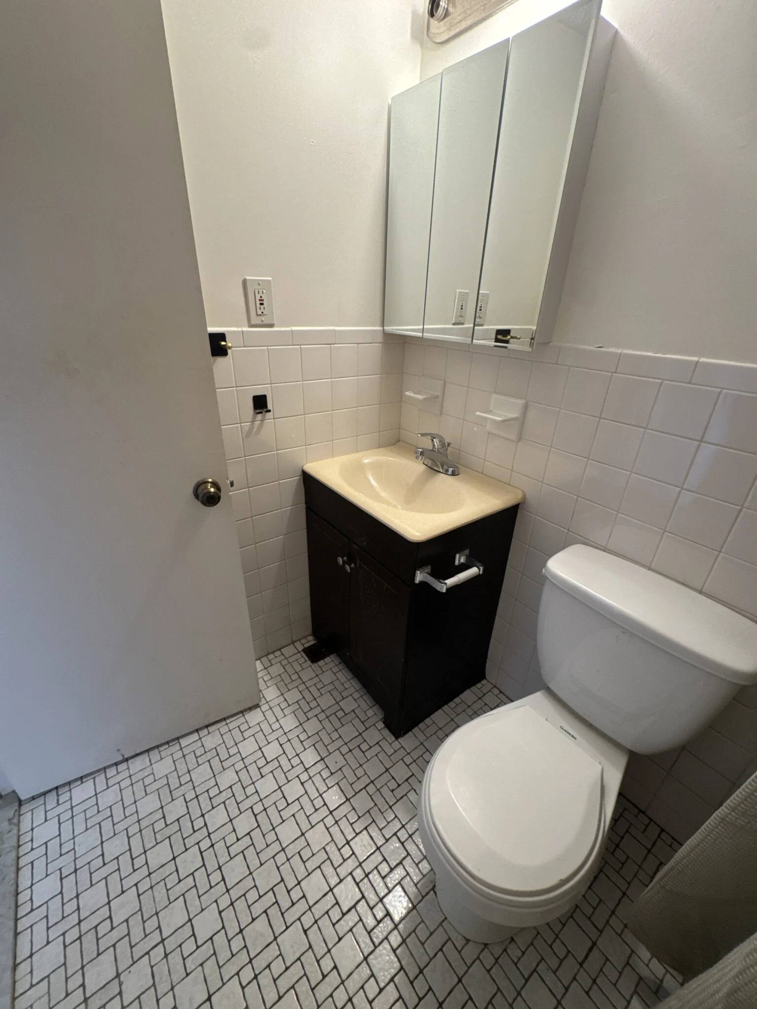 3 bed, 2 bath apartment for rent at 186 Lake Shore Rd Unit 1, Brighton — photo 9 of 18