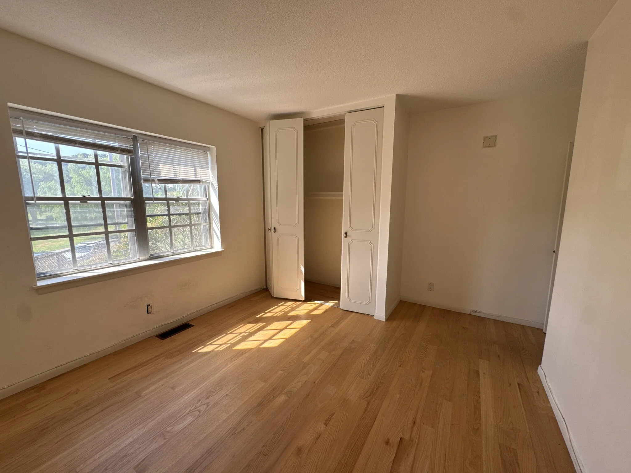 3 bed, 2 bath apartment for rent at 186 Lake Shore Rd Unit 1, Brighton — photo 12 of 18