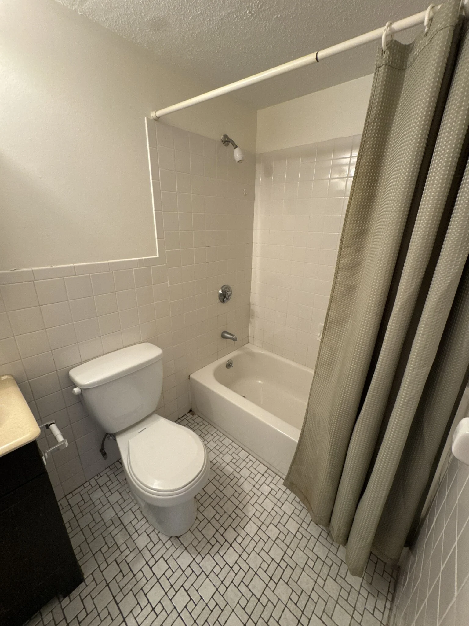 3 bed, 2 bath apartment for rent at 186 Lake Shore Rd Unit 1, Brighton — photo 8 of 18