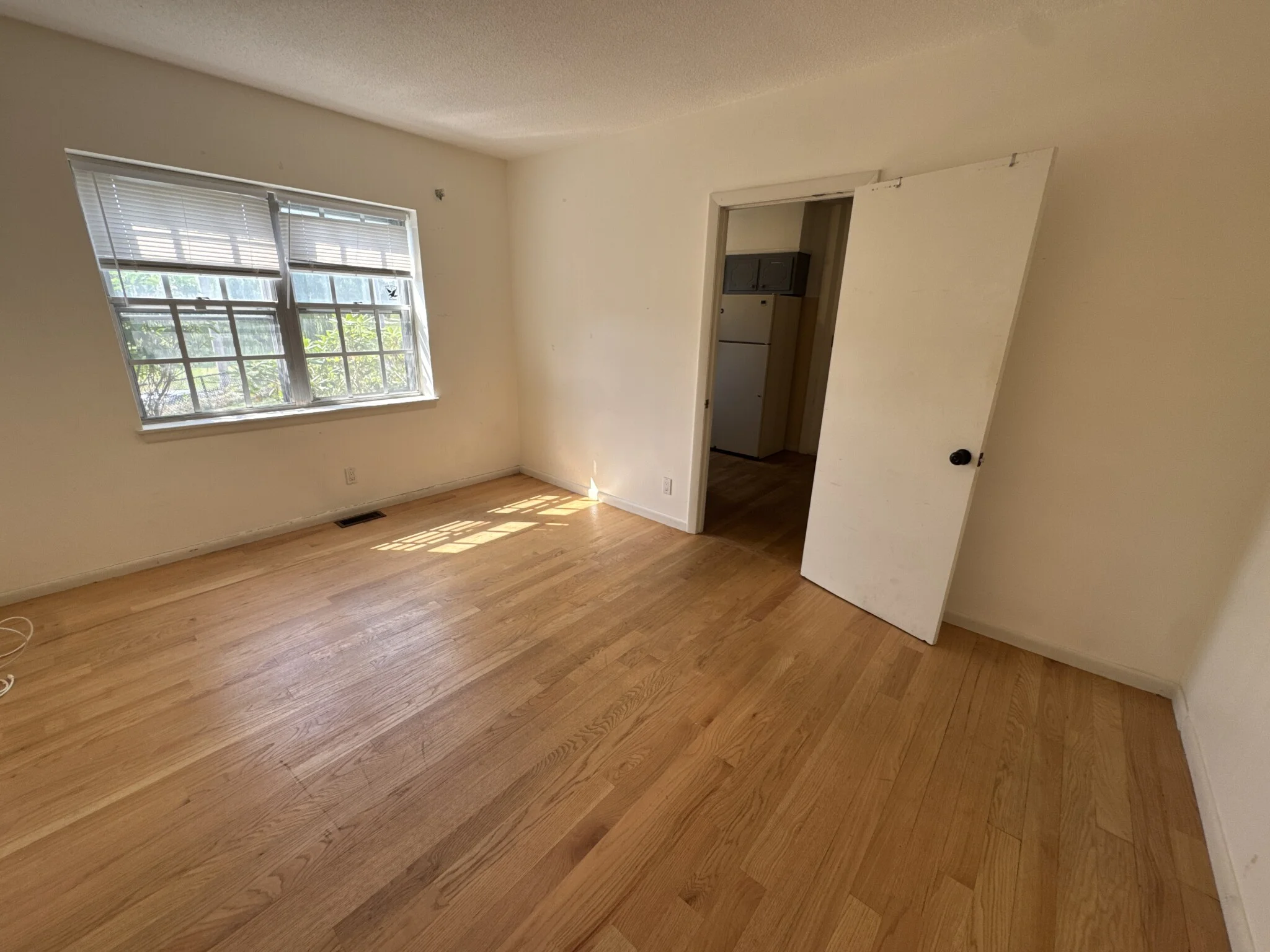 3 bed, 2 bath apartment for rent at 186 Lake Shore Rd Unit 1, Brighton — photo 5 of 18