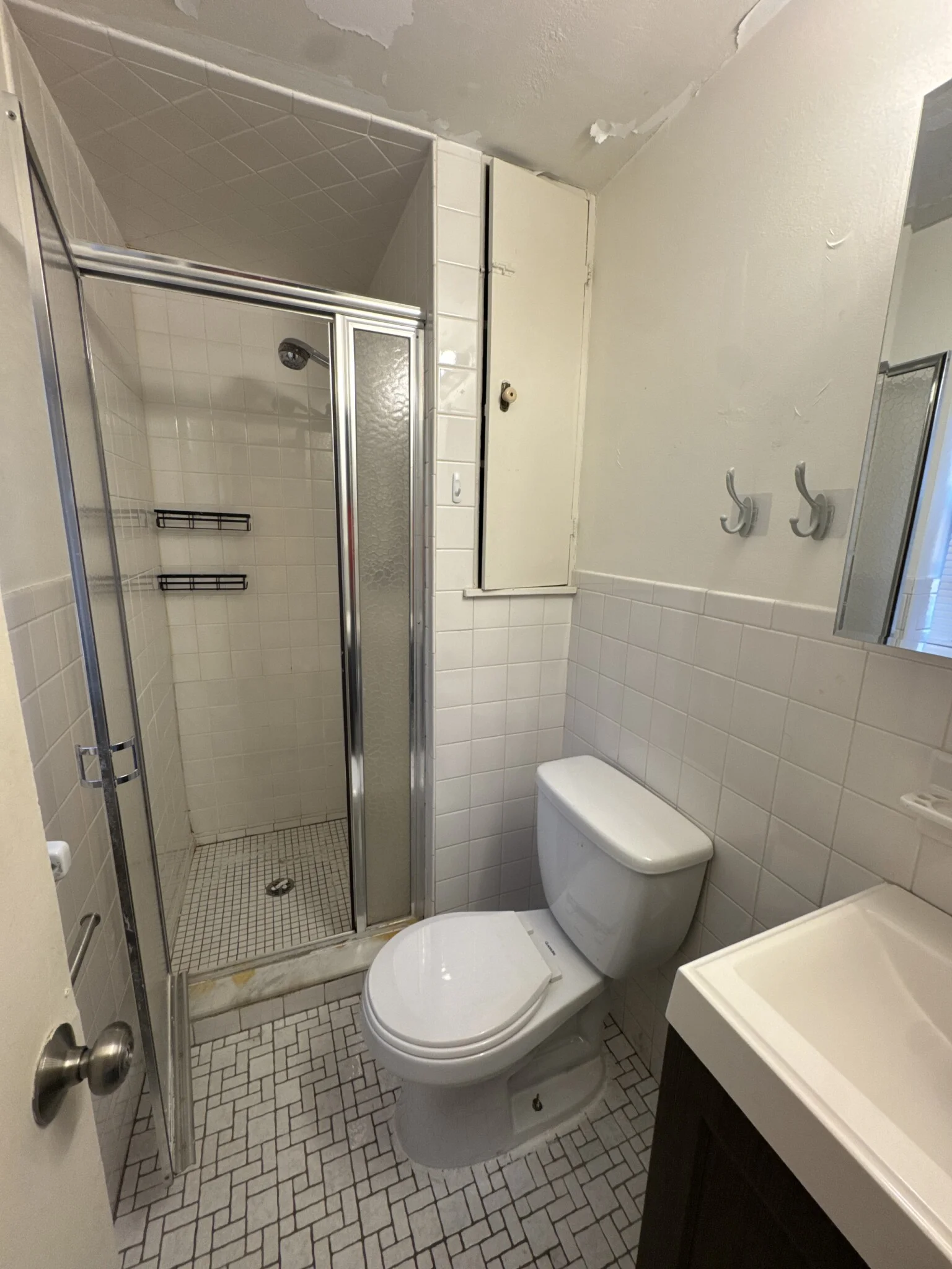 3 bed, 2 bath apartment for rent at 186 Lake Shore Rd Unit 1, Brighton — photo 15 of 18