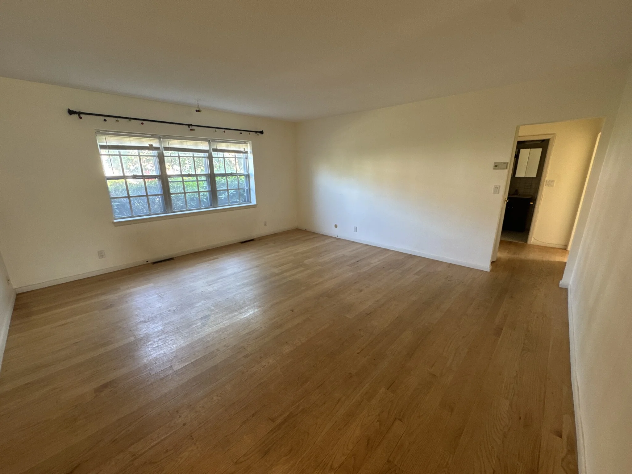 3 bed, 2 bath apartment for rent at 186 Lake Shore Rd Unit 1, Brighton — photo 6 of 18