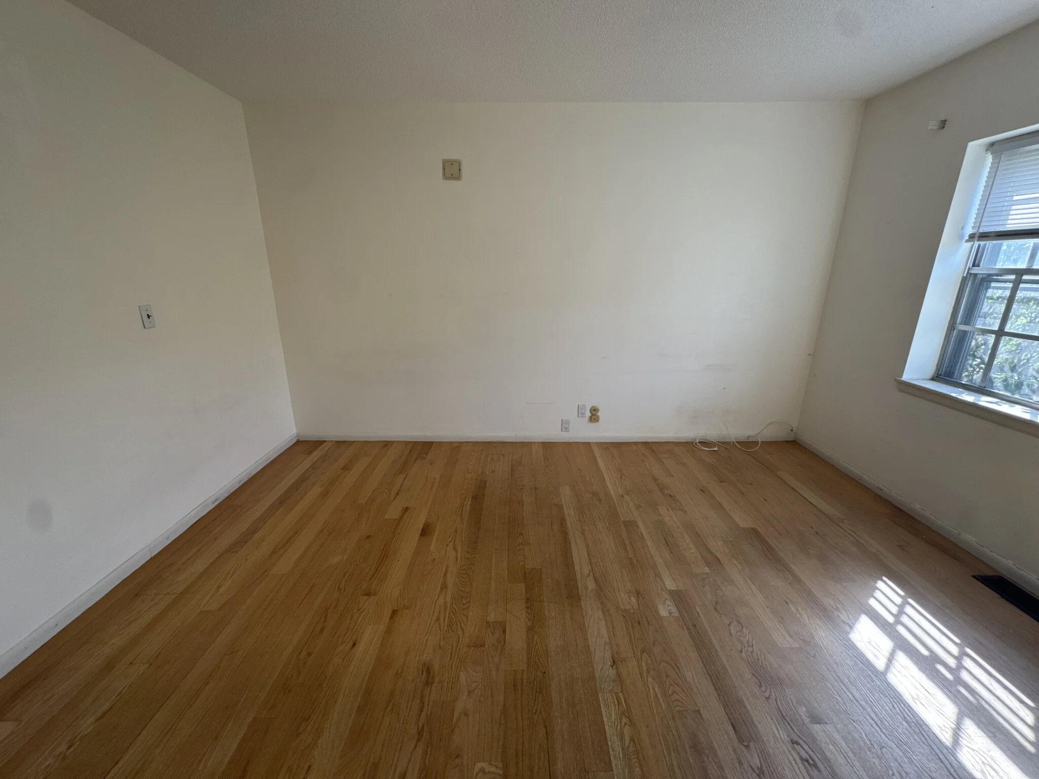 3 bed, 2 bath apartment for rent at 186 Lake Shore Rd Unit 1, Brighton — photo 4 of 18
