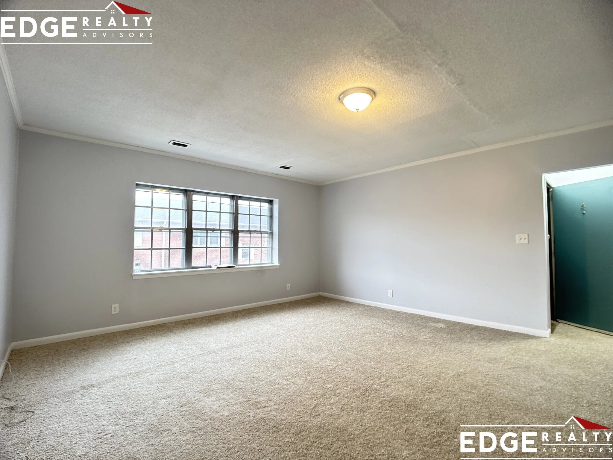 3 bed, 2 bath apartment for rent at 186 Lake Shore Rd Unit 4, Oak Square — photo 3 of 8