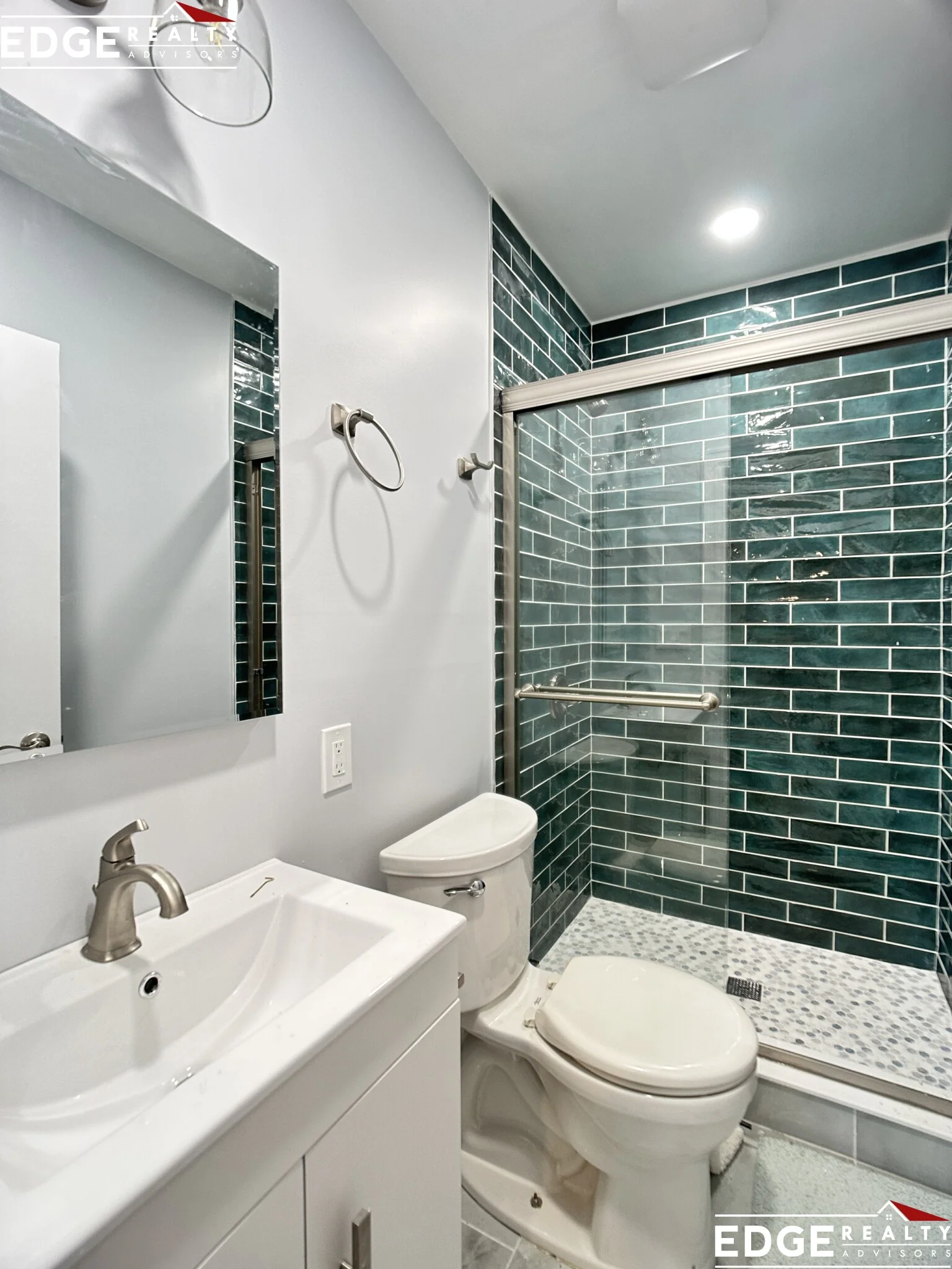 3 bed, 2 bath apartment for rent at 186 Lake Shore Rd Unit 4, Oak Square — photo 6 of 8