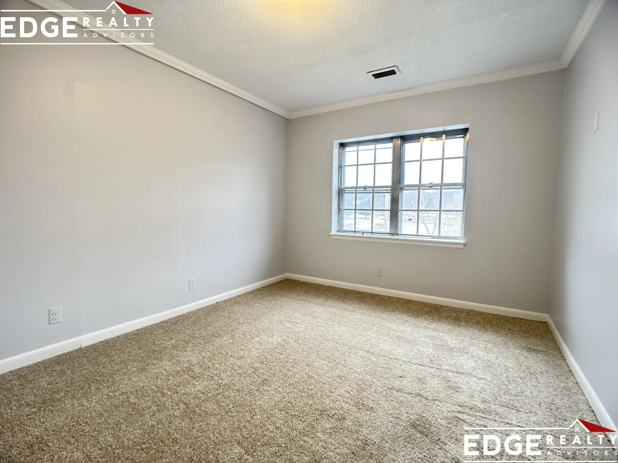 3 bed, 2 bath apartment for rent at 186 Lake Shore Rd Unit 4, Oak Square — photo 8 of 8