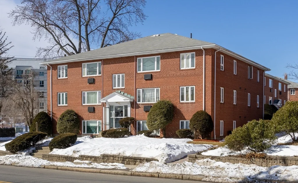 2 bed, 1 bath apartment for rent at 186 Lexington St Unit 3, Watertown — photo 1 of 12