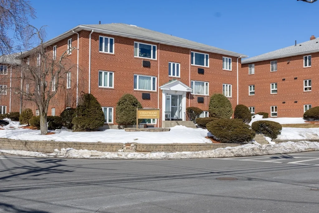 2 bed, 1 bath apartment for rent at 186 Lexington St Unit 3, Watertown — photo 2 of 12