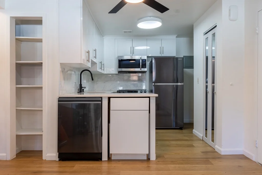 2 bed, 1 bath apartment for rent at 186 Lexington St Unit 3, Watertown — photo 5 of 12