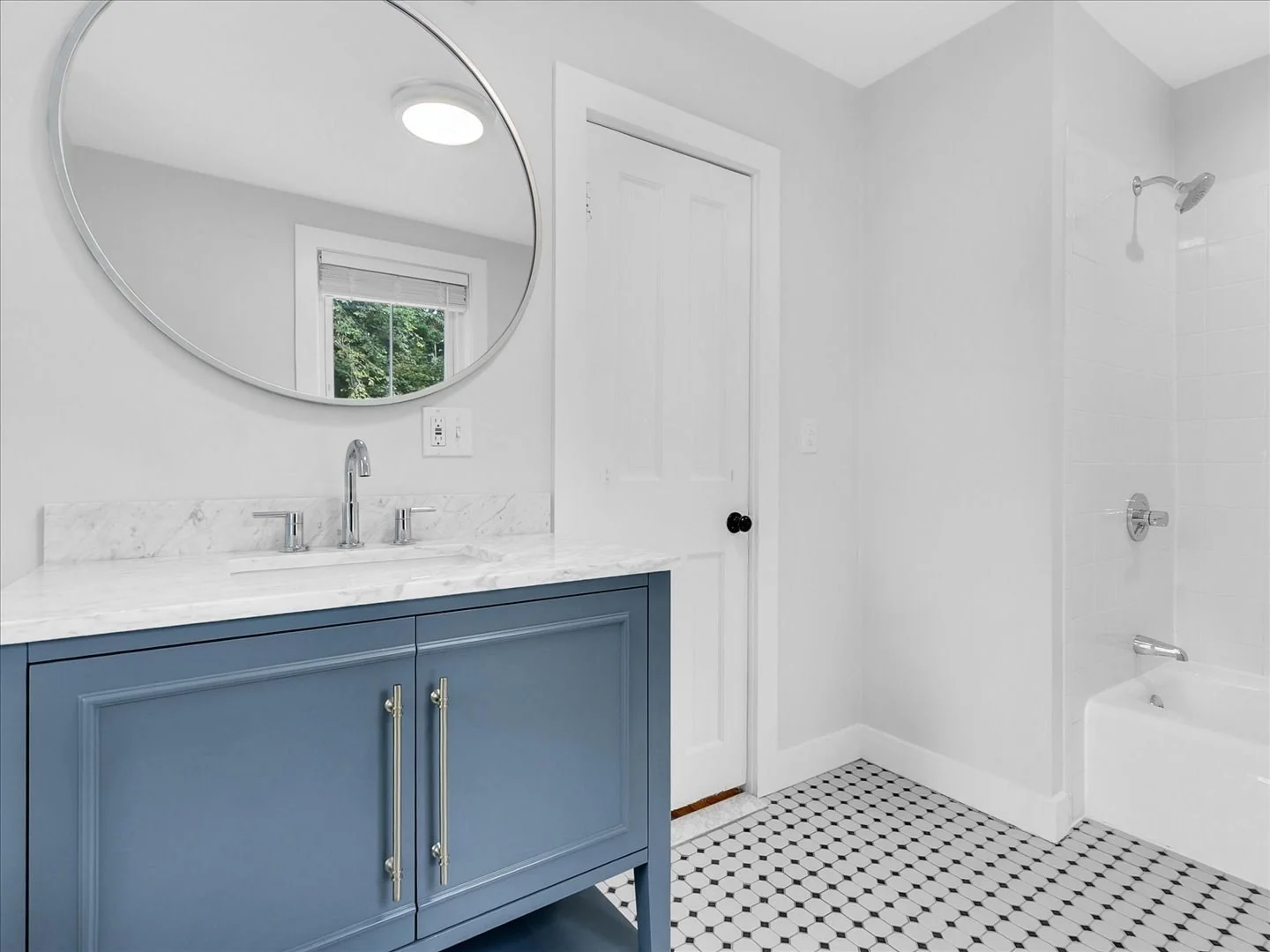 5 bed, 2 bath apartment for rent at 186 Main St Unit 2, Wayland — photo 9 of 16