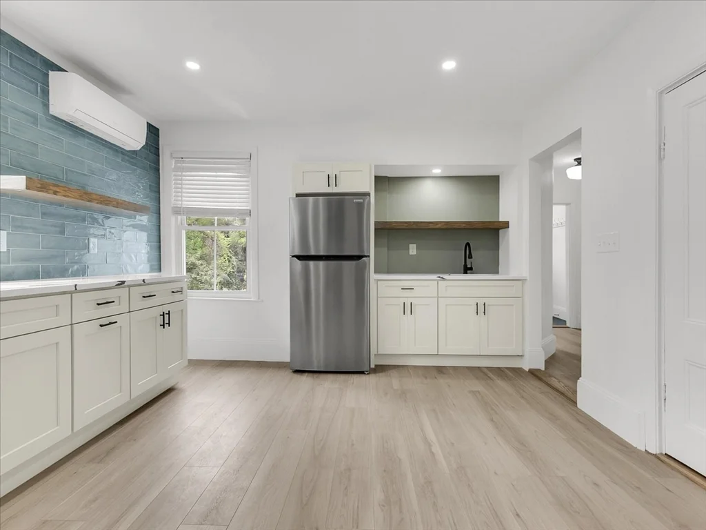 5 bed, 2 bath apartment for rent at 186 Main St Unit 2, Wayland — photo 4 of 20