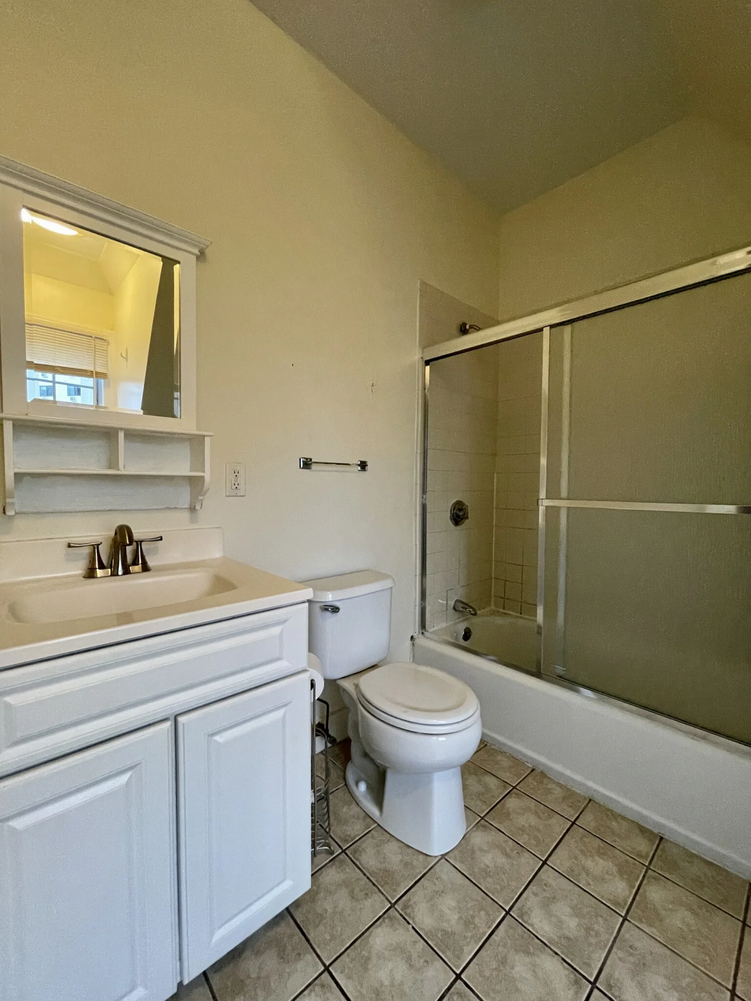 4 bed, 2 bath apartment for rent at 186 Naples Rd Unit 3, North Brookline — photo 10 of 10