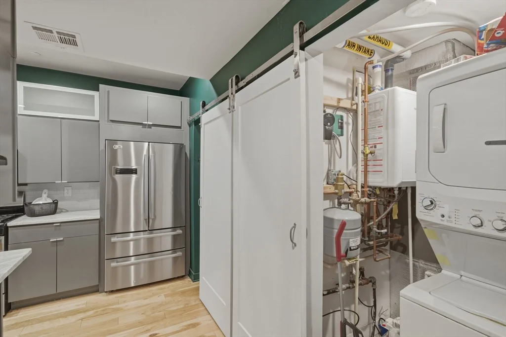 2 bed, 2 bath apartment for rent at 186 Paris St Unit 1, East Boston — photo 5 of 18