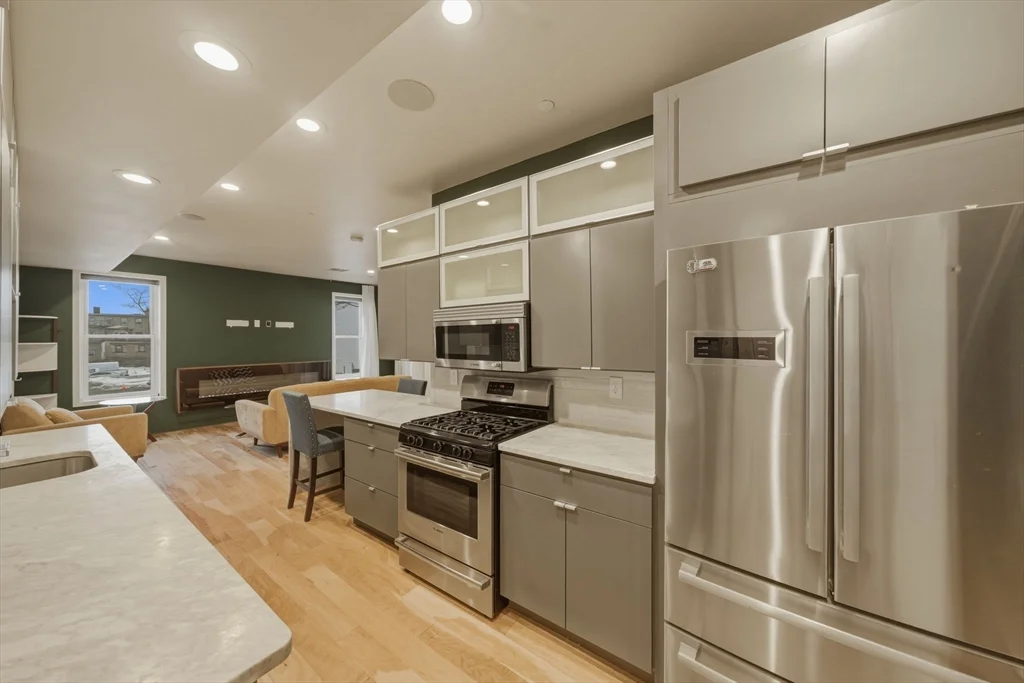2 bed, 2 bath apartment for rent at 186 Paris St Unit 1, East Boston — photo 8 of 18