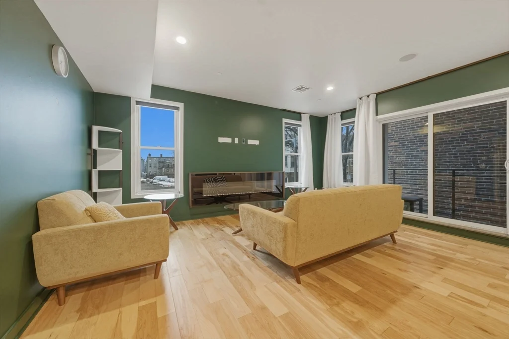 2 bed, 2 bath apartment for rent at 186 Paris St Unit 1, East Boston — photo 13 of 18