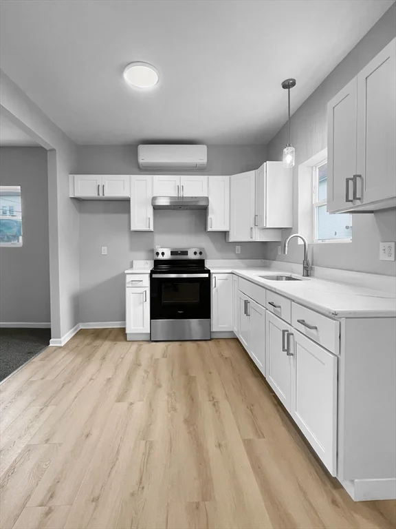 2 bed, 1 bath apartment for rent at 186 Rodman St Unit 2, Fall River — photo 2 of 6