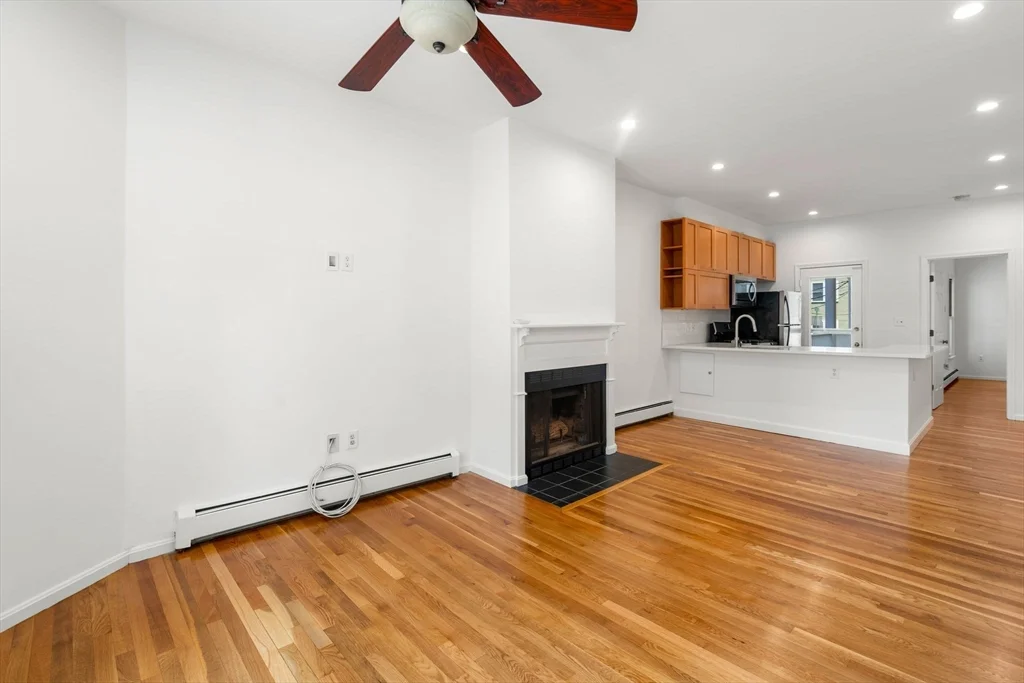 2 bed, 2 bath apartment for rent at 186 W 7th St Unit A, South Boston — photo 6 of 23