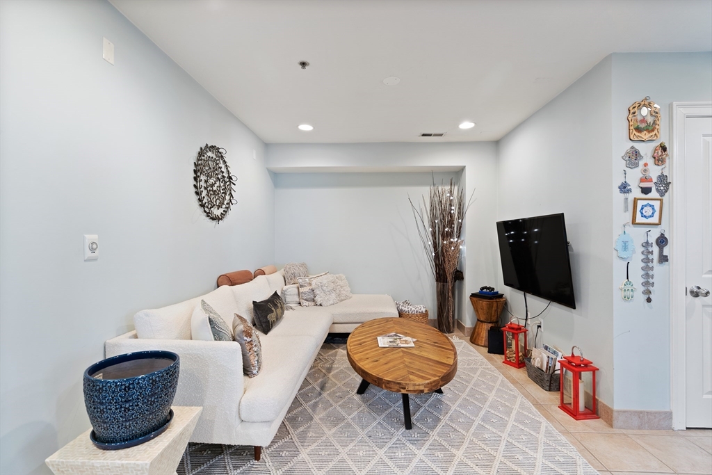 2 bed, 2 bath apartment for rent at 1867 Beacon St Unit 1B, Brookline — photo 10 of 16