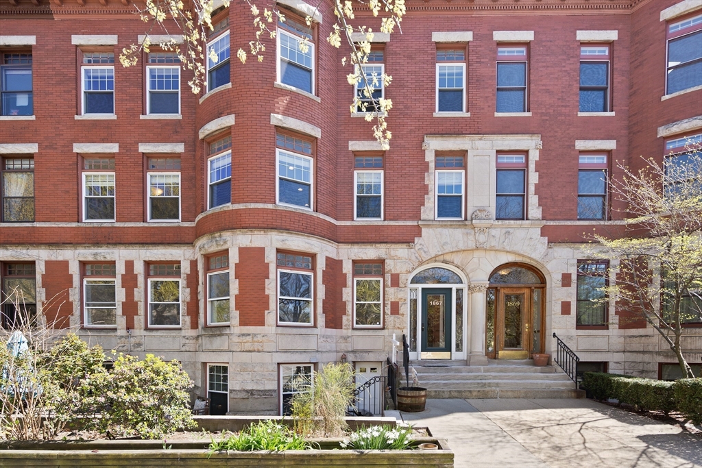 2 bed, 2 bath apartment for rent at 1867 Beacon St Unit 1B, Brookline