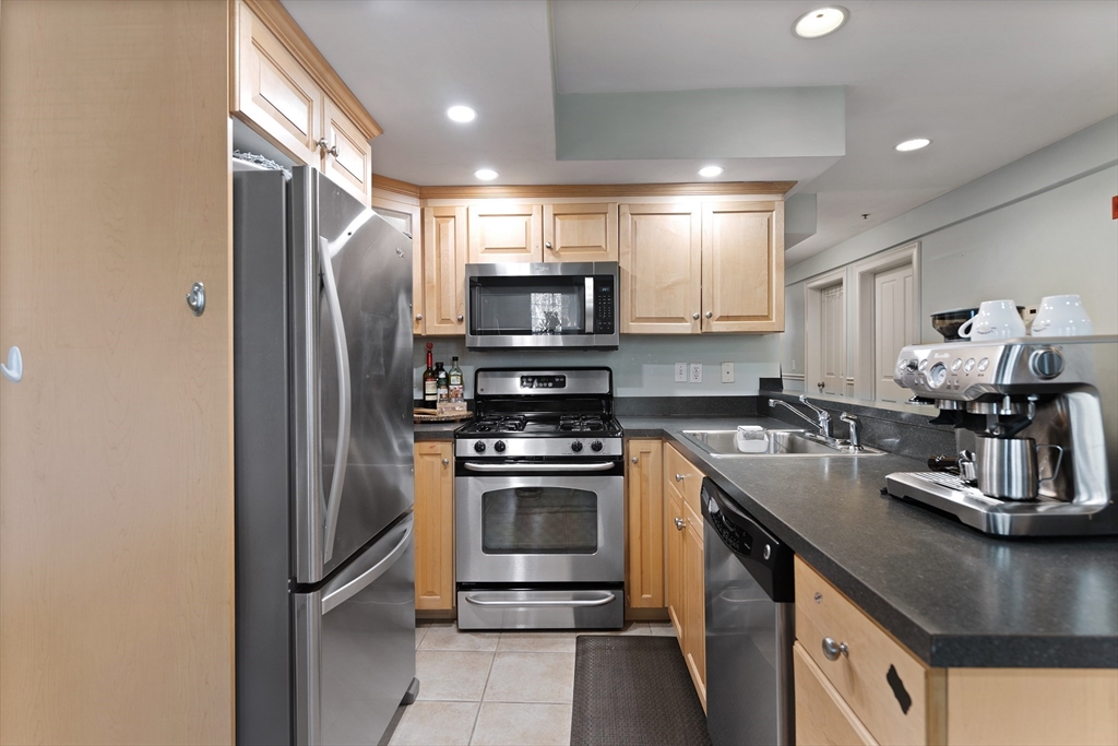 2 bed, 2 bath apartment for rent at 1867 Beacon St Unit 1B, Brookline — photo 2 of 16