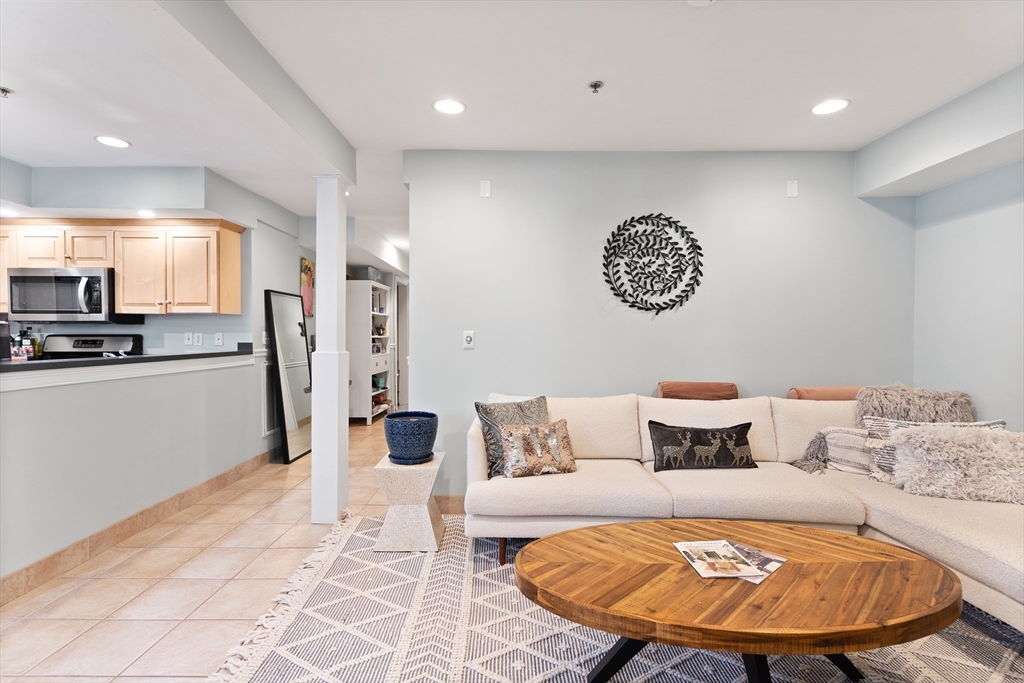 2 bed, 2 bath apartment for rent at 1867 Beacon St Unit 1B, Brookline — photo 7 of 16