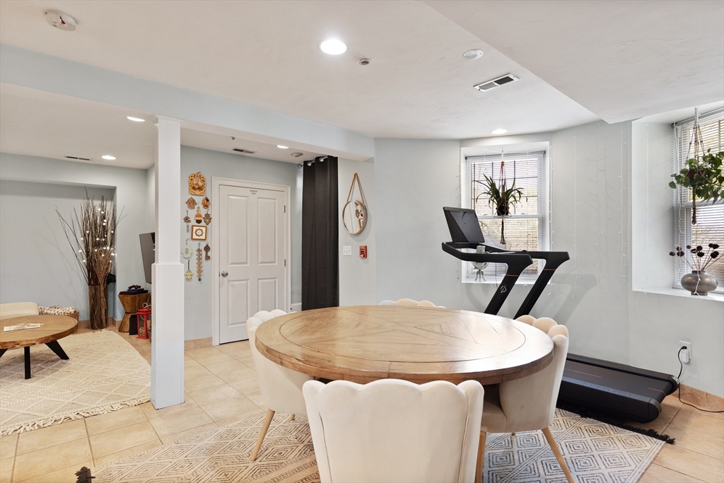 2 bed, 2 bath apartment for rent at 1867 Beacon St Unit 1B, Brookline — photo 4 of 16