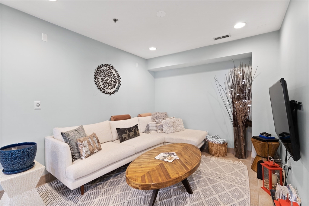 2 bed, 2 bath apartment for rent at 1867 Beacon St Unit 1B, Brookline — photo 9 of 16