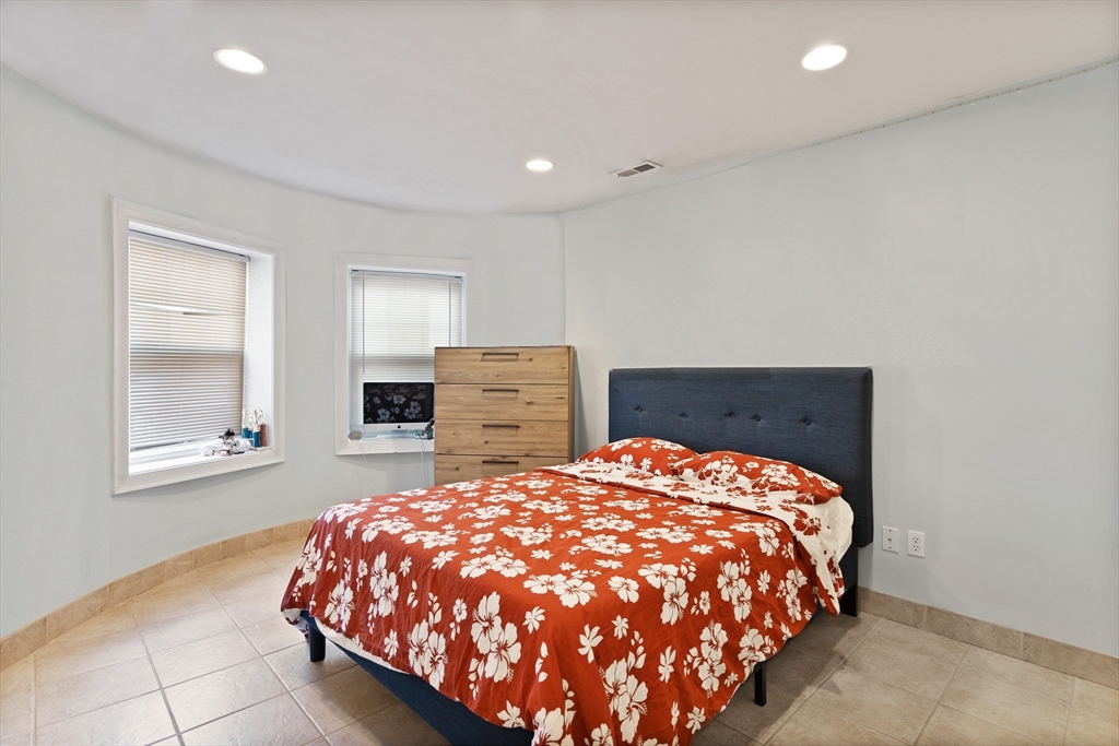 2 bed, 2 bath apartment for rent at 1867 Beacon St Unit 1B, Brookline — photo 13 of 16