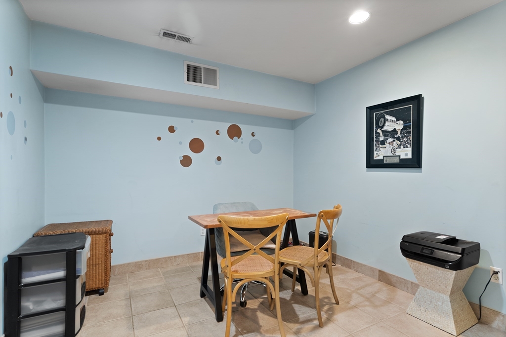 2 bed, 2 bath apartment for rent at 1867 Beacon St Unit 1B, Brookline — photo 14 of 16