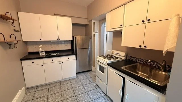 1 bed, 1 bath apartment for rent at 1868 Commonwealth Ave Unit 14, Brighton — photo 3 of 7