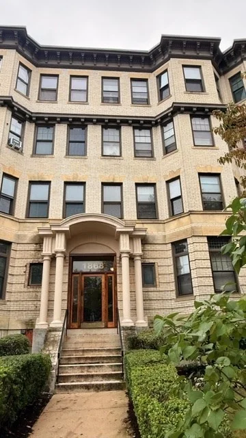 1 bed, 1 bath apartment for rent at 1868 Commonwealth Ave Unit 14, Brighton