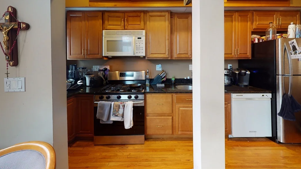 1 bed, 1 bath apartment for rent at 1868 Commonwealth Ave Unit 2, Brighton — photo 3 of 7