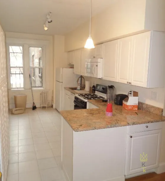 2 bed, 1 bath apartment for rent at 1868 Commonwealth Ave Unit 5, Brighton — photo 1 of 8