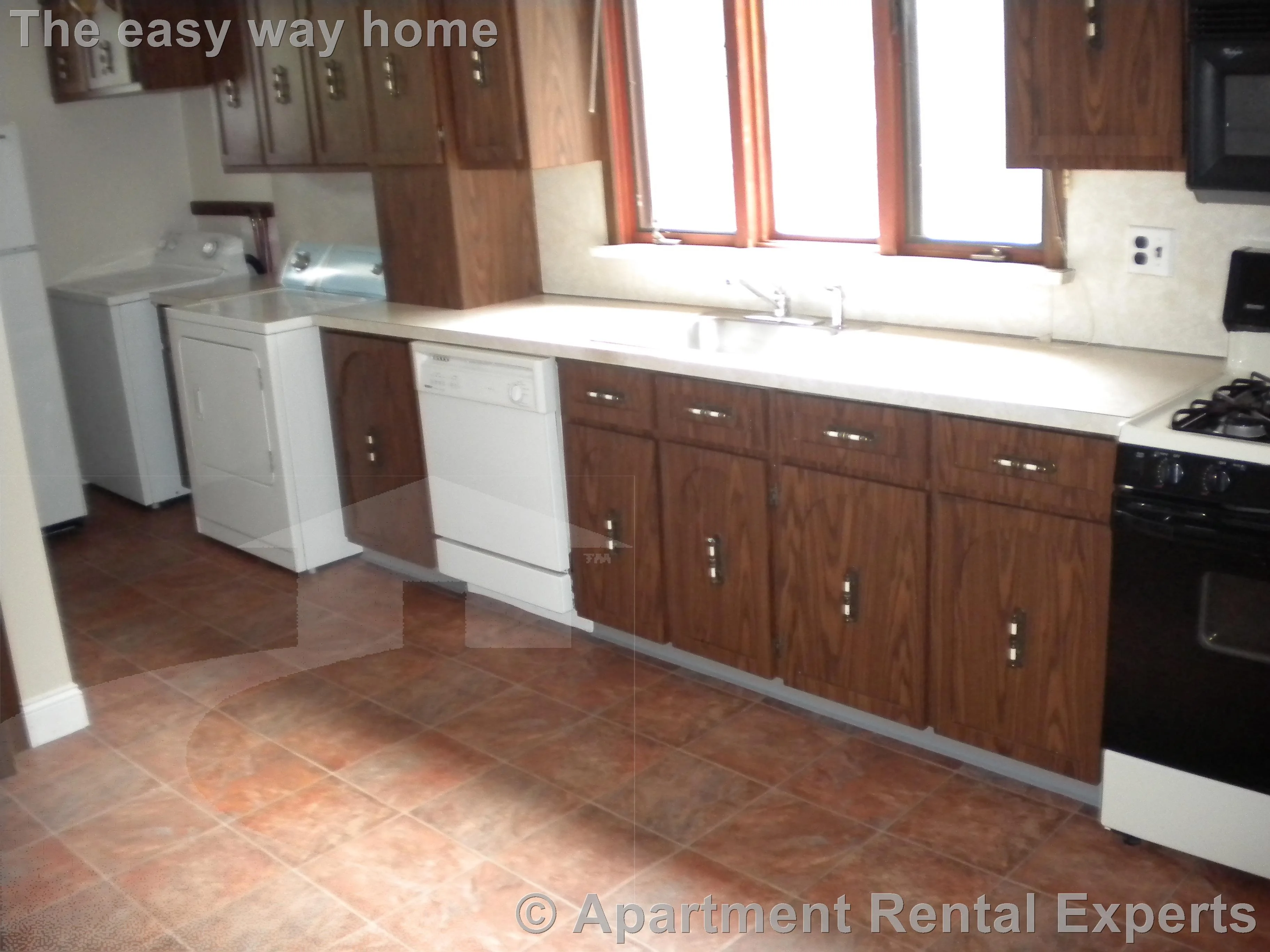 3 bed, 1 bath apartment for rent at 187 Broadway Unit 1, Sullivan Square — photo 2 of 13