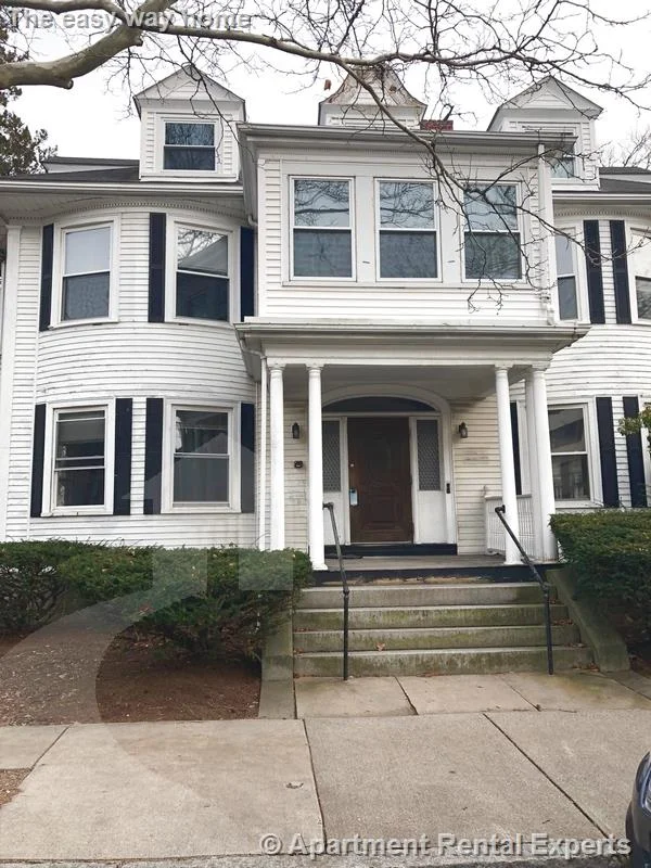 7 bed, 3 bath apartment for rent at 187 Central St, Winter Hill — photo 1 of 10