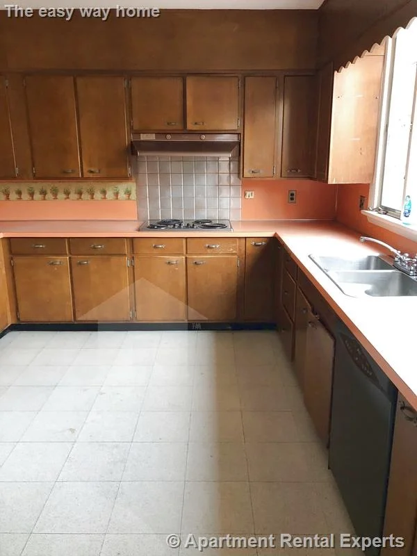 7 bed, 3 bath apartment for rent at 187 Central St, Winter Hill — photo 8 of 10