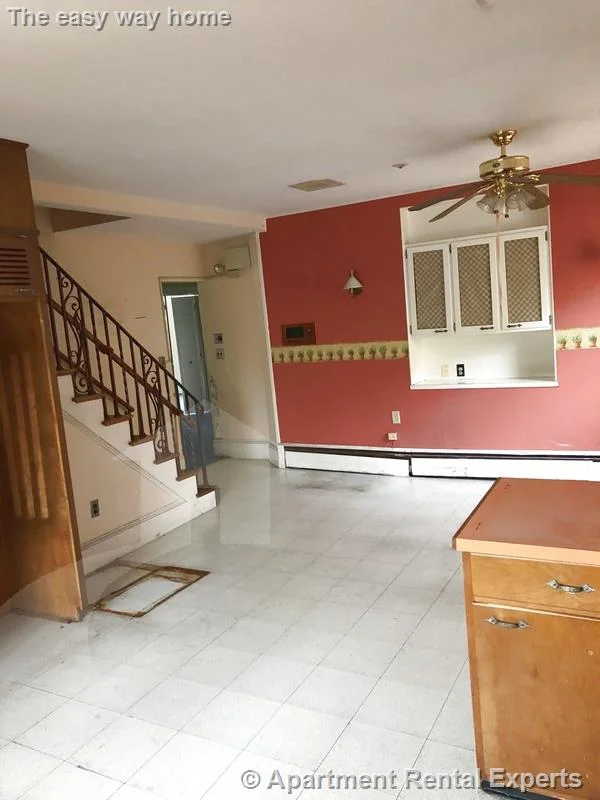 7 bed, 3 bath apartment for rent at 187 Central St, Winter Hill — photo 9 of 10