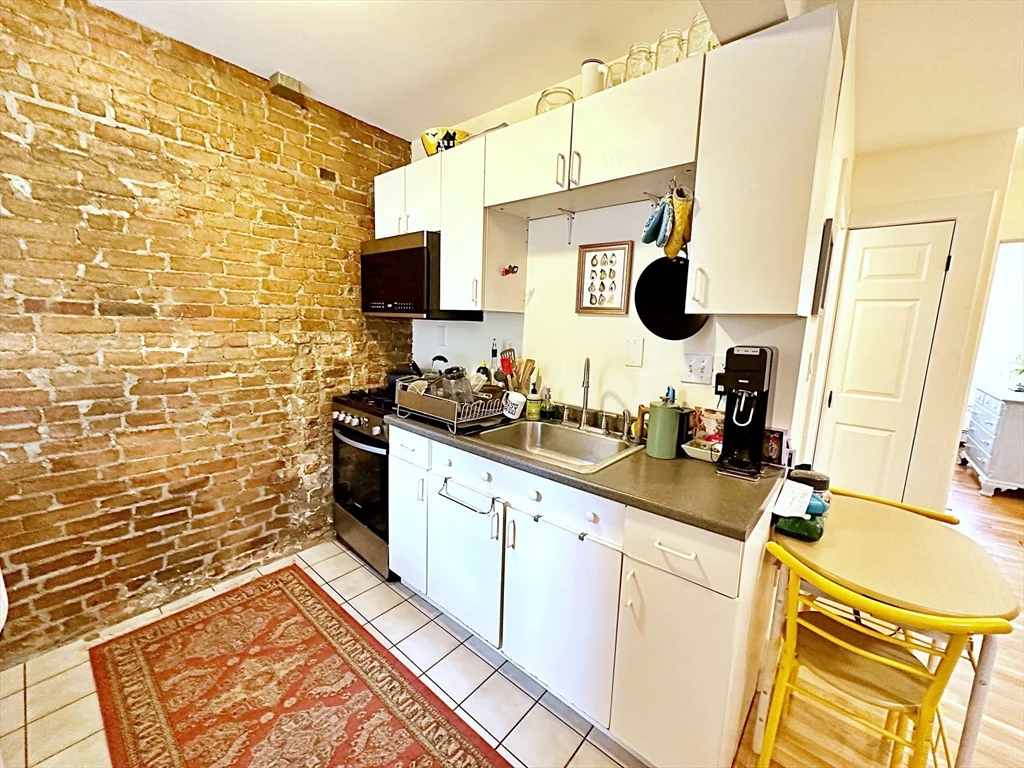 1 bed, 1 bath apartment for rent at 187 Everett St Unit 1, East Boston — photo 6 of 12
