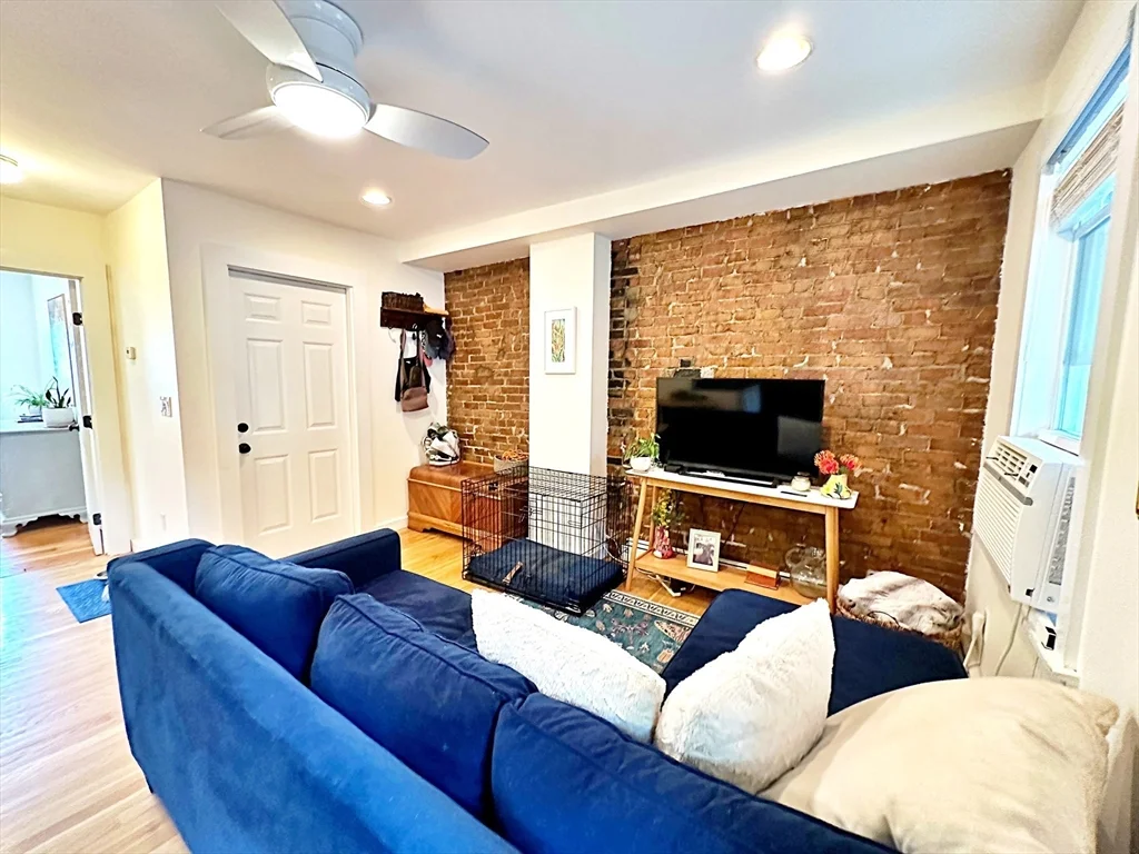 1 bed, 1 bath apartment for rent at 187 Everett St Unit 1, East Boston