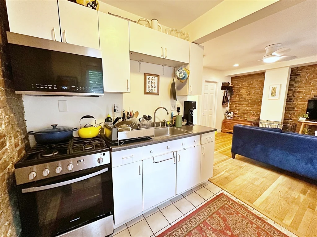 1 bed, 1 bath apartment for rent at 187 Everett St Unit 1, East Boston — photo 4 of 12