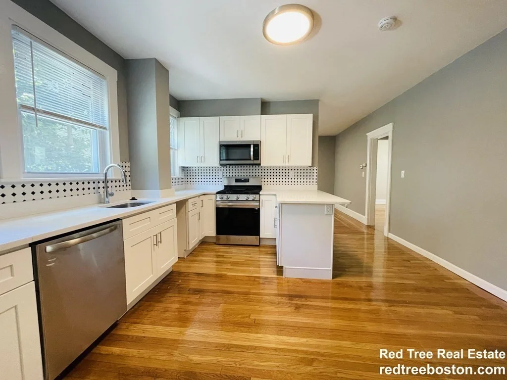 3 bed, 1 bath apartment for rent at 187 Fellsway W Unit 1, Medford — photo 3 of 13