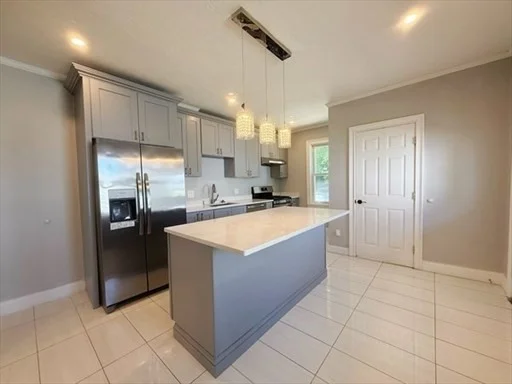 3 bed, 1 bath apartment for rent at 187 Liberty St Unit 187, Quincy — photo 2 of 15