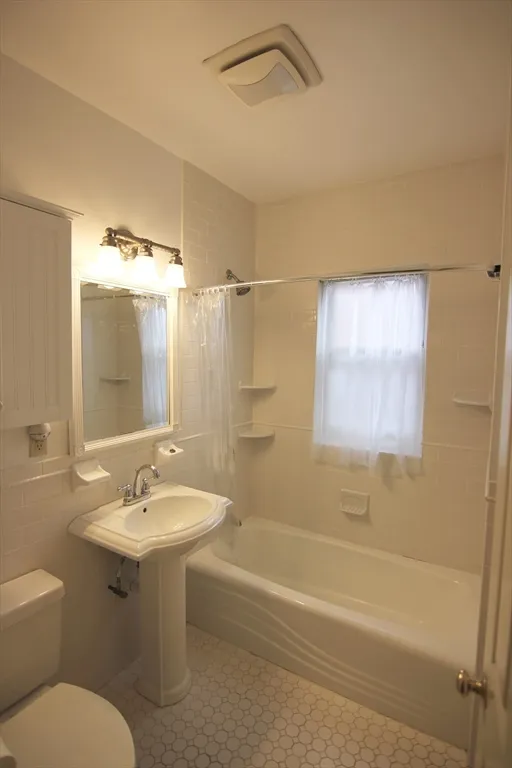 3 bed, 1 bath apartment for rent at 187 Parsons St Unit 187, Brighton — photo 9 of 11