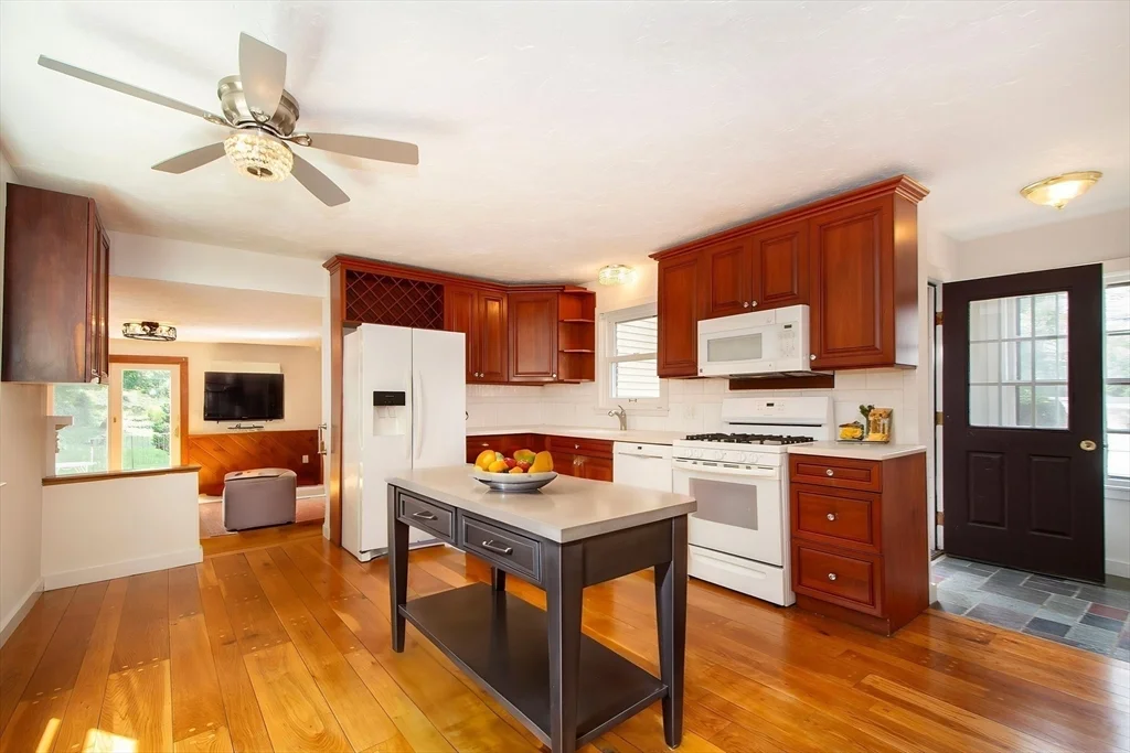 3 bed, 2 bath apartment for rent at 187 S Main St Unit 1, Cohasset — photo 9 of 42