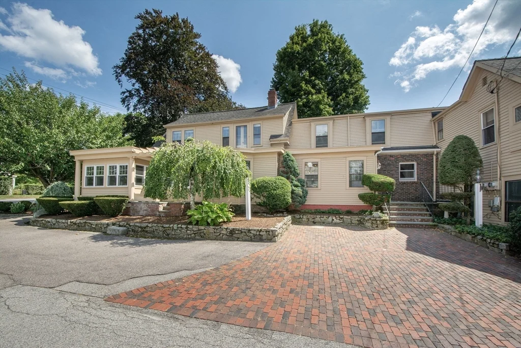3 bed, 2 bath apartment for rent at 187 S Main St Unit 1, Cohasset