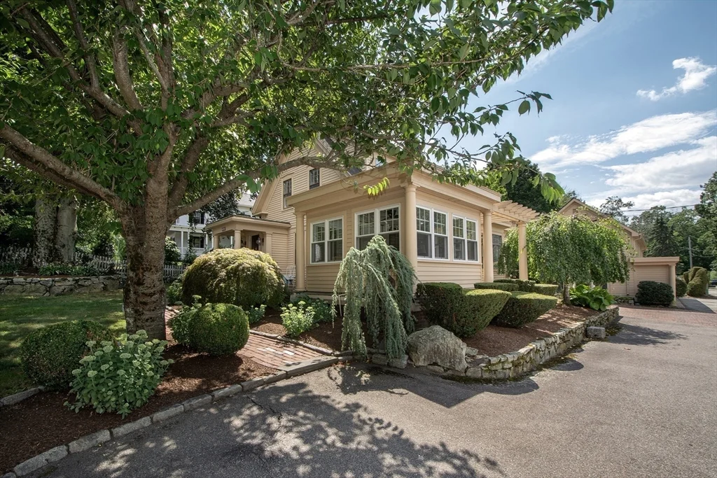 3 bed, 2 bath apartment for rent at 187 S Main St Unit 1, Cohasset — photo 6 of 42